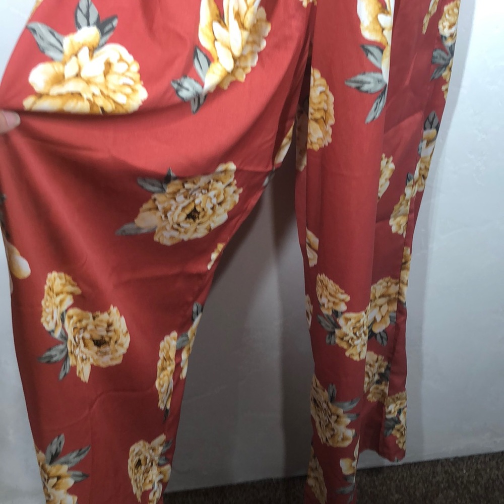 NWT Band of Gypsies red floral jumpsuit size small - Picture 3 of 7